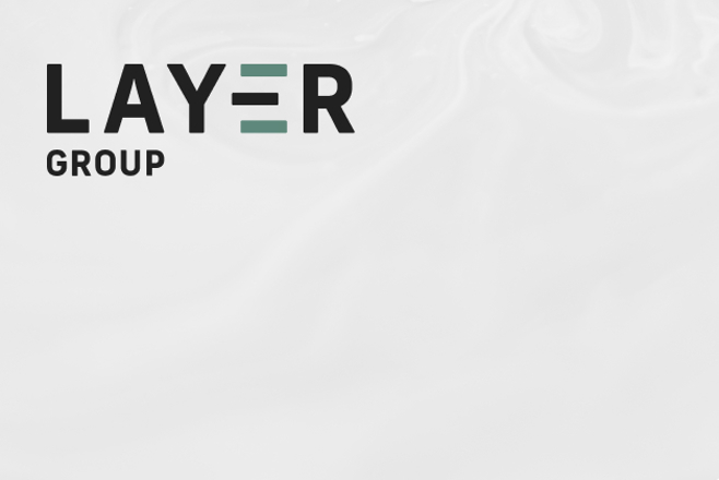 Layer Group logotype ovanpå målarfärg