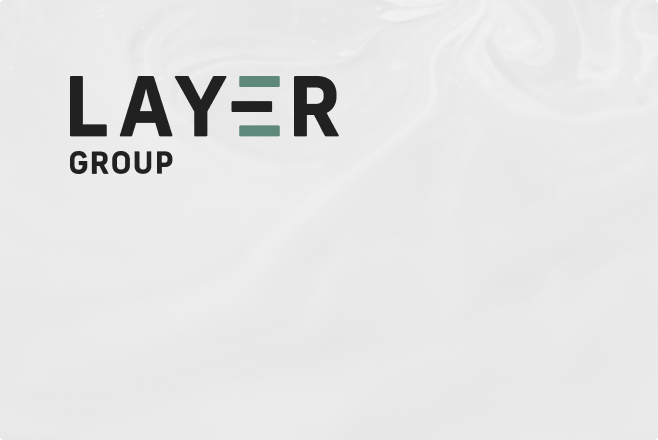 Layer Group logotype ovanpå målarfärg